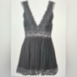 NWOT Venus black lace V neck tunic tank top size 8